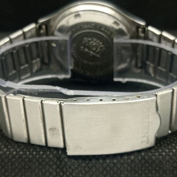 Vintage 1982 Orient Automatic Mens Silver Watch W/daydate & Gold accents - Picture 2 of 8